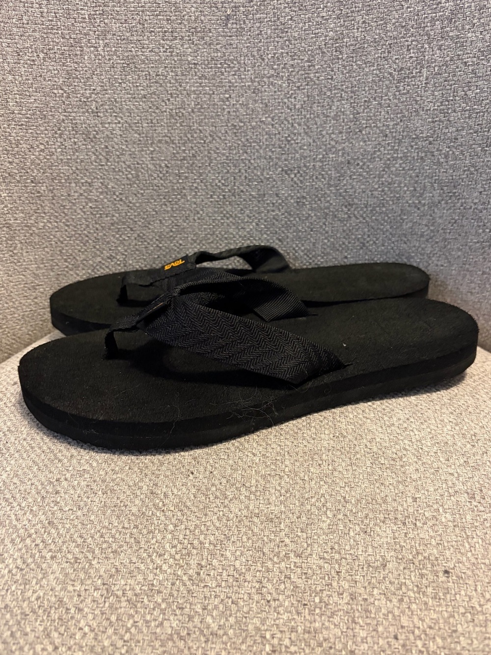 TEVA- size 9 Mush ll flip-flop sandals. Black